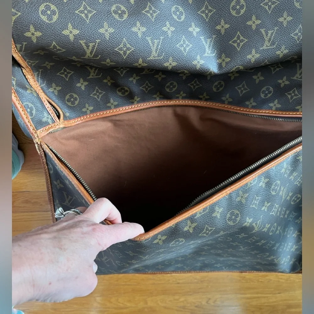 Louis Vuitton Garment Bag - Picture 6 of 14